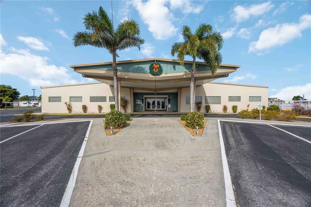 For Rent: $1,700 (2 beds, 2 baths, 834 Square Feet)