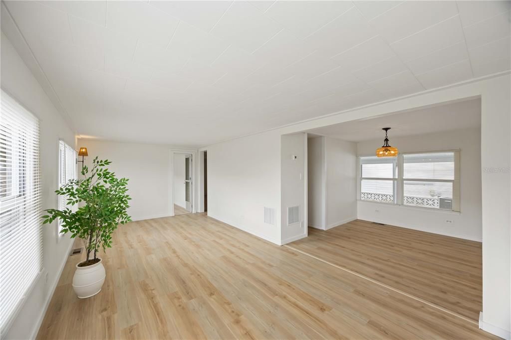 For Rent: $1,700 (2 beds, 2 baths, 834 Square Feet)