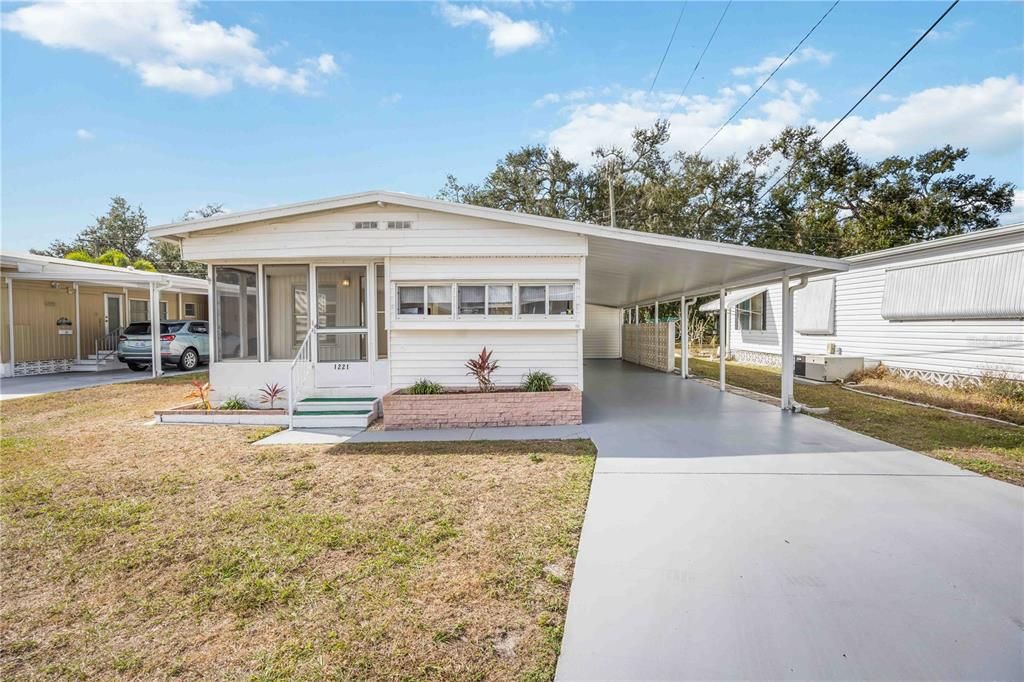 For Rent: $1,700 (2 beds, 2 baths, 834 Square Feet)