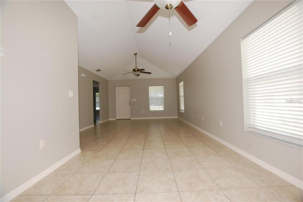 В аренду: $1,800 (3 спален, 2 ванн, 1236 Квадратных фут)