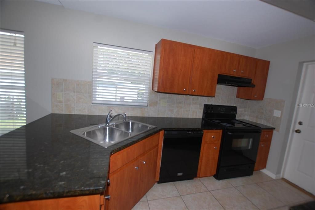 В аренду: $1,800 (3 спален, 2 ванн, 1236 Квадратных фут)