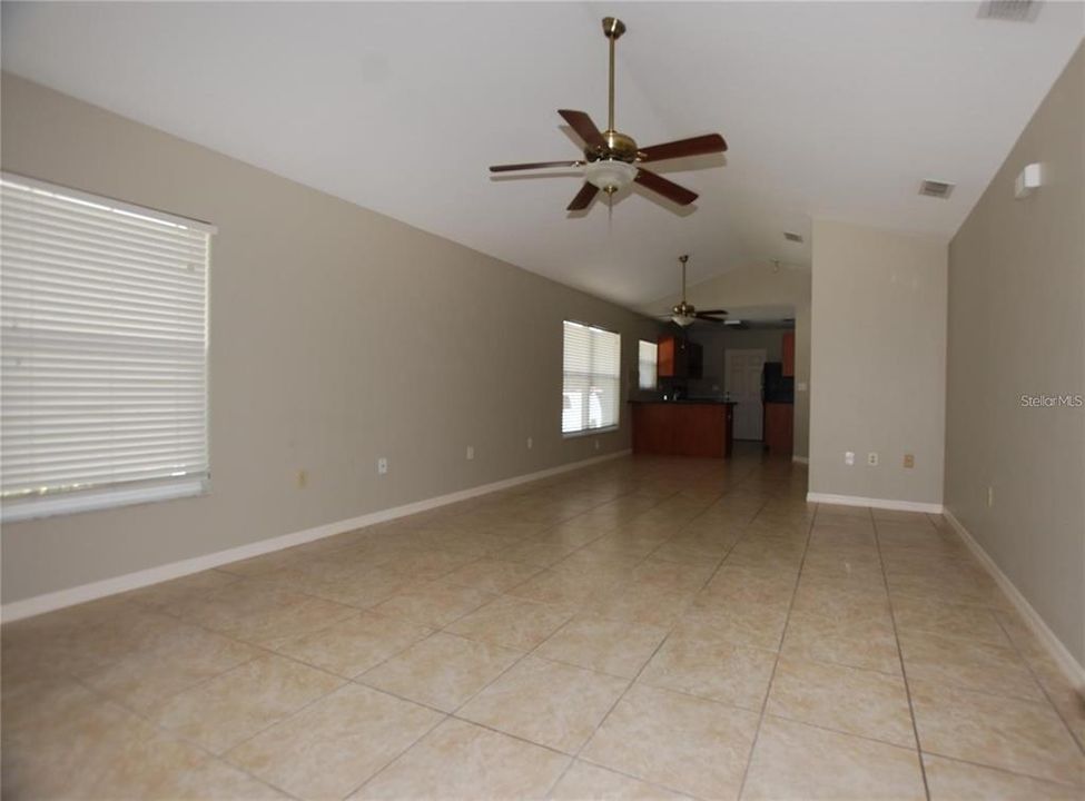 В аренду: $1,800 (3 спален, 2 ванн, 1236 Квадратных фут)