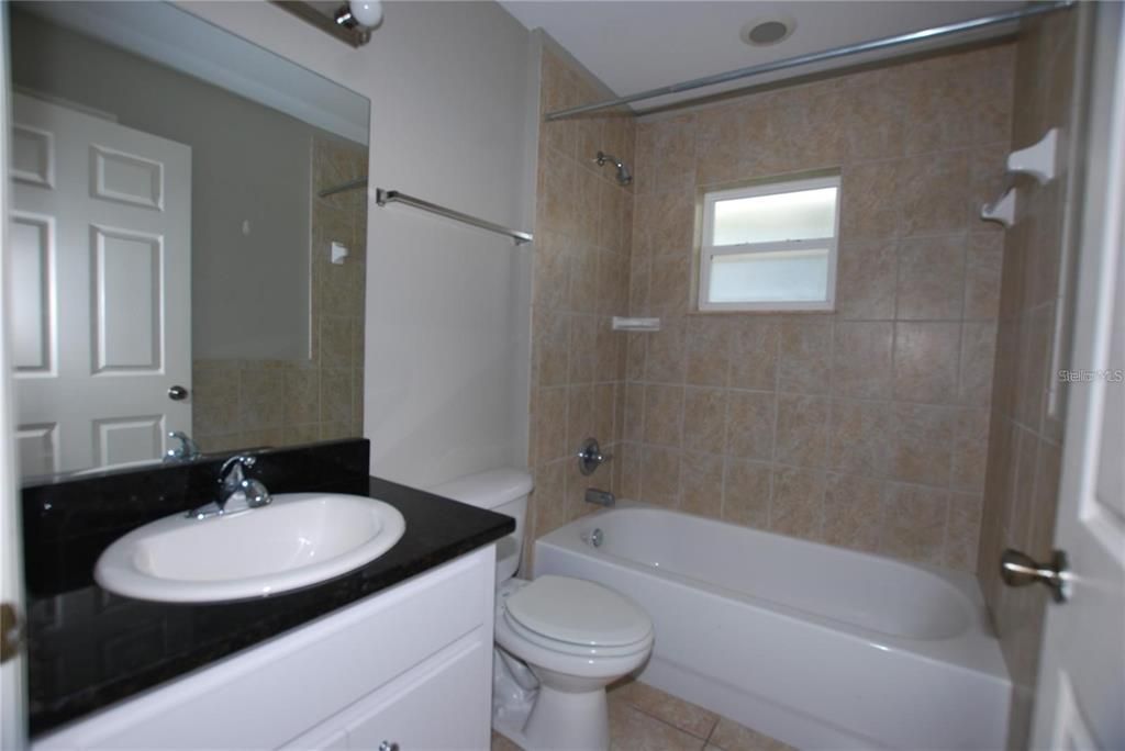 В аренду: $1,800 (3 спален, 2 ванн, 1236 Квадратных фут)