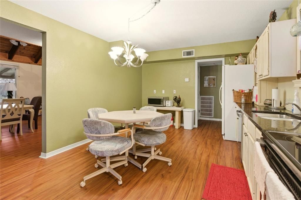 En Venta: $579,900 (4 camas, 3 baños, 4416 Pies cuadrados)