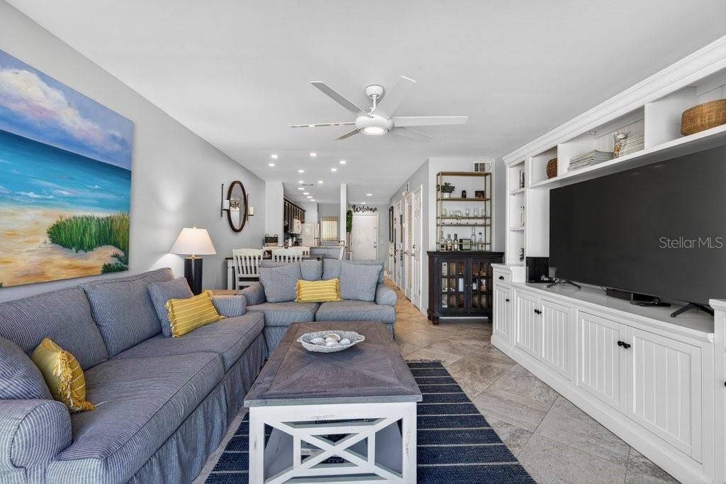 For Sale: $639,000 (2 beds, 2 baths, 1064 Square Feet)