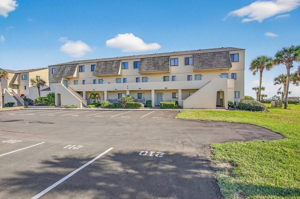 For Sale: $639,000 (2 beds, 2 baths, 1064 Square Feet)