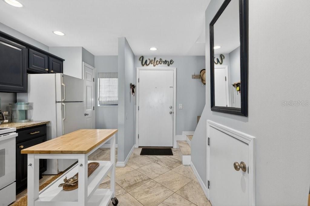 For Sale: $639,000 (2 beds, 2 baths, 1064 Square Feet)