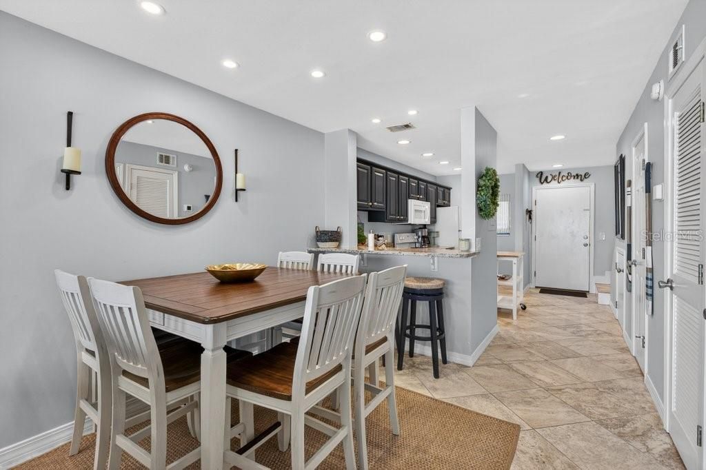 For Sale: $639,000 (2 beds, 2 baths, 1064 Square Feet)