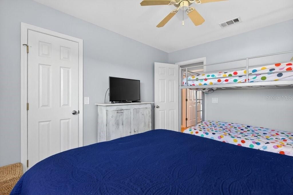 For Sale: $639,000 (2 beds, 2 baths, 1064 Square Feet)