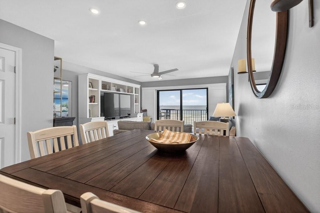 For Sale: $639,000 (2 beds, 2 baths, 1064 Square Feet)