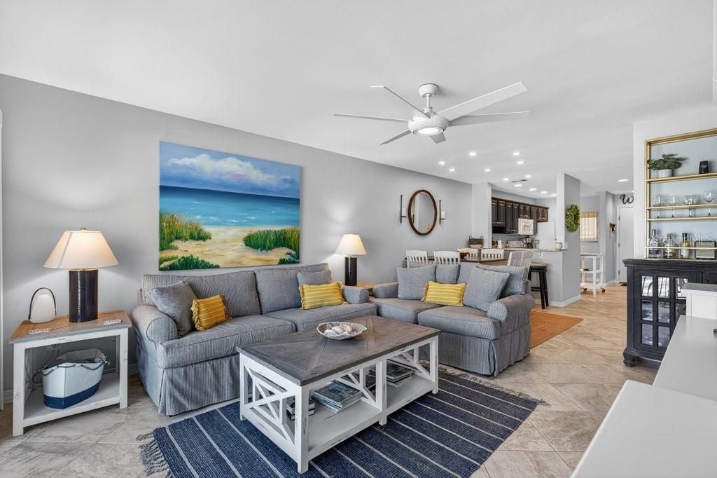 For Sale: $639,000 (2 beds, 2 baths, 1064 Square Feet)