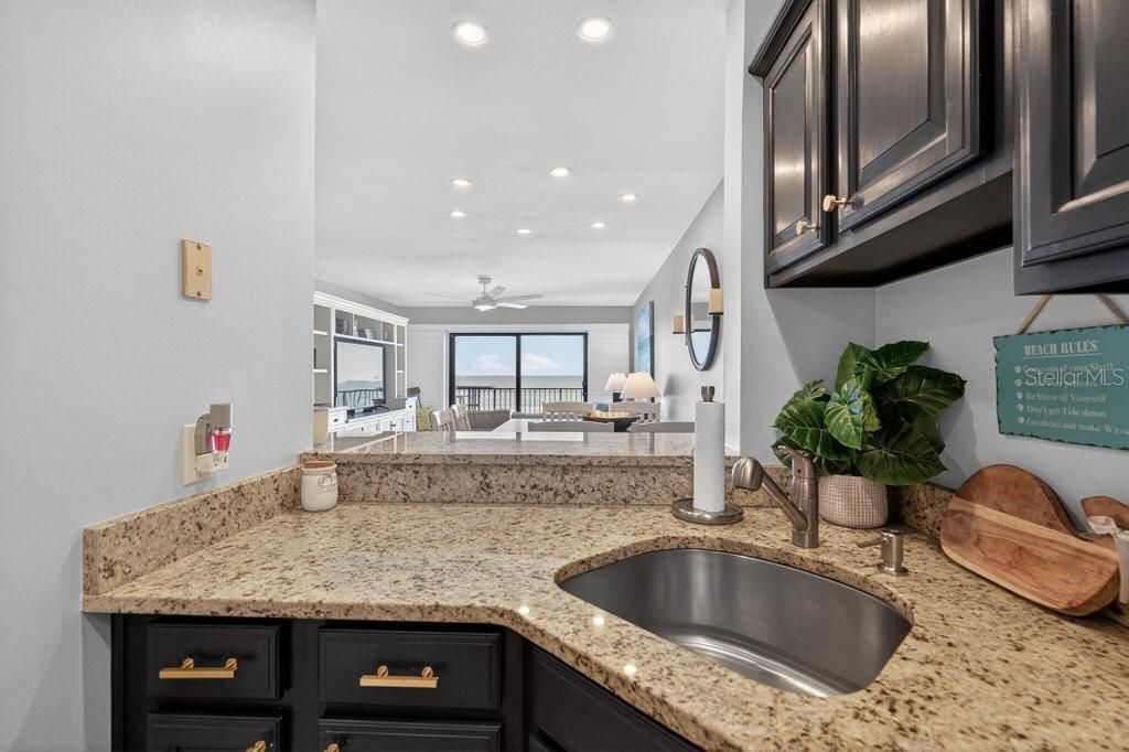 For Sale: $639,000 (2 beds, 2 baths, 1064 Square Feet)