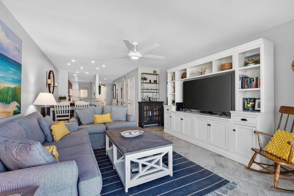 For Sale: $639,000 (2 beds, 2 baths, 1064 Square Feet)