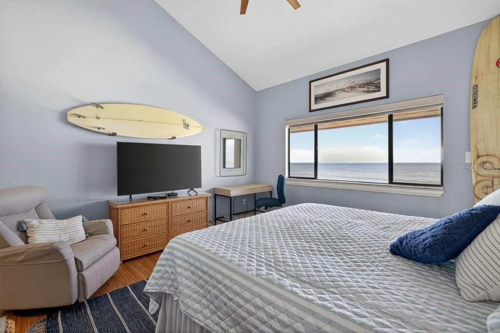 For Sale: $639,000 (2 beds, 2 baths, 1064 Square Feet)