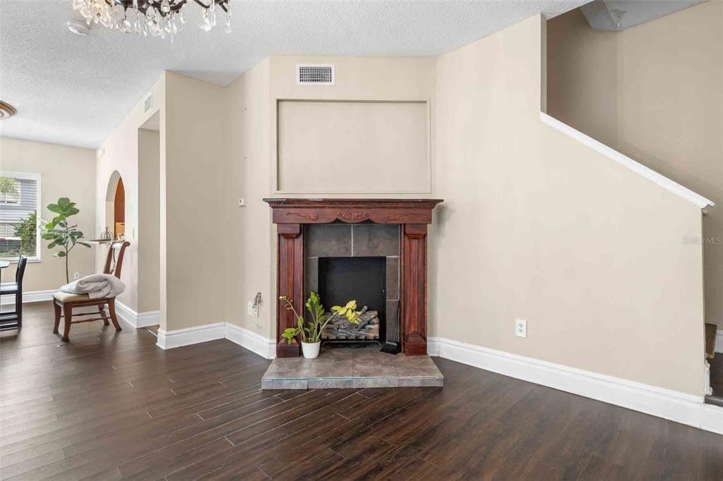 For Sale: $225,000 (3 beds, 2 baths, 1364 Square Feet)