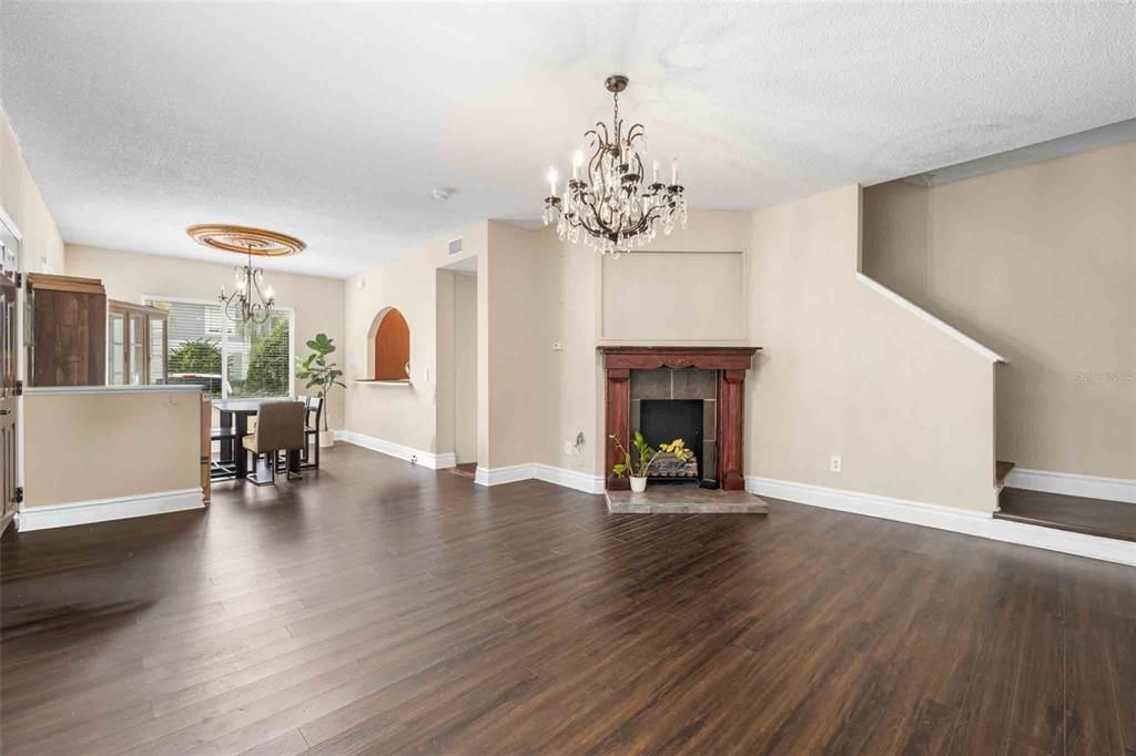 For Sale: $225,000 (3 beds, 2 baths, 1364 Square Feet)