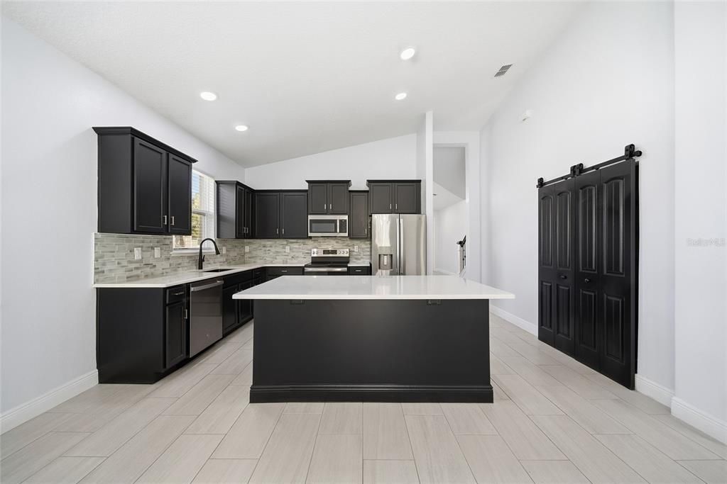 На продажу: $610,000 (4 спален, 4 ванн, 2572 Квадратных фут)