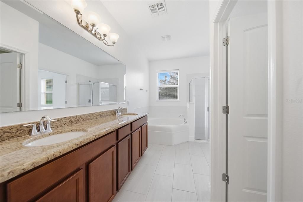 На продажу: $610,000 (4 спален, 4 ванн, 2572 Квадратных фут)