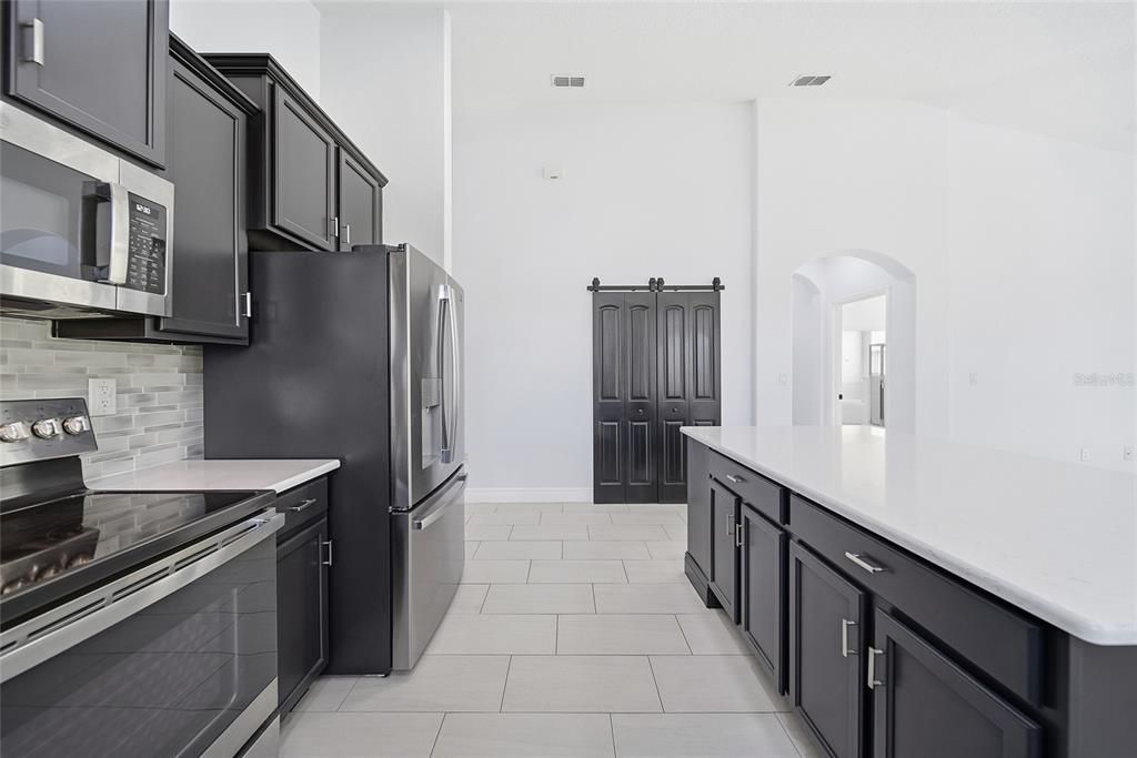 На продажу: $610,000 (4 спален, 4 ванн, 2572 Квадратных фут)