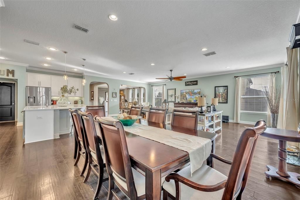 For Sale: $835,000 (5 beds, 3 baths, 3920 Square Feet)