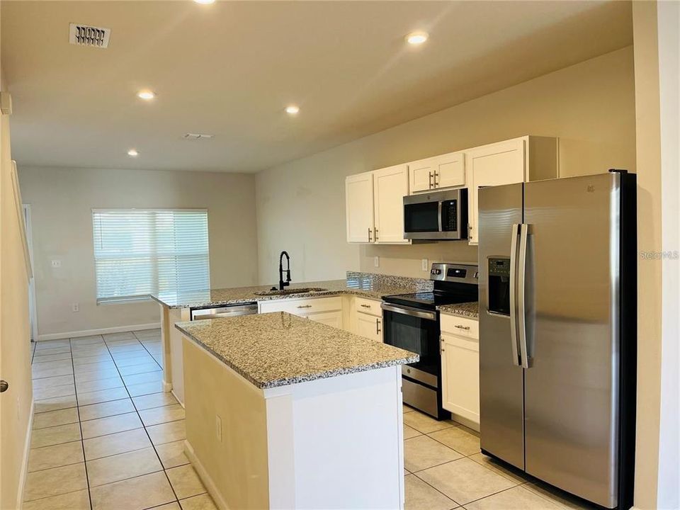 For Rent: $1,850 (3 beds, 2 baths, 1413 Square Feet)