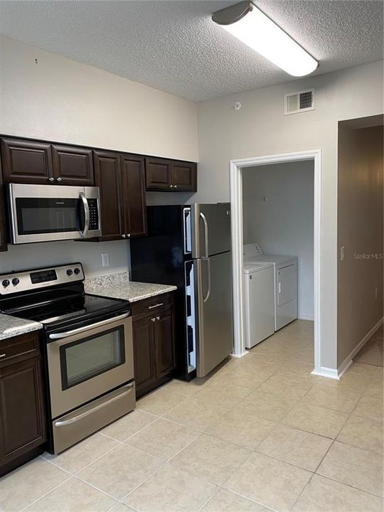 For Rent: $1,650 (2 beds, 2 baths, 999 Square Feet)
