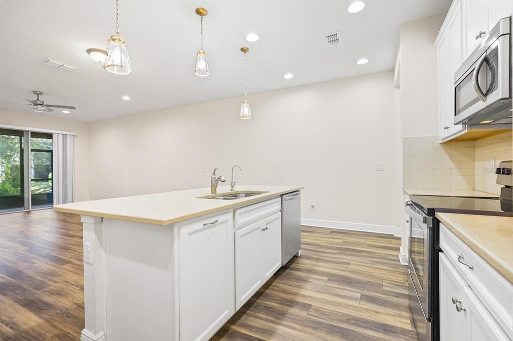 En Renta: $2,750 (3 camas, 2 baños, 1961 Pies cuadrados)