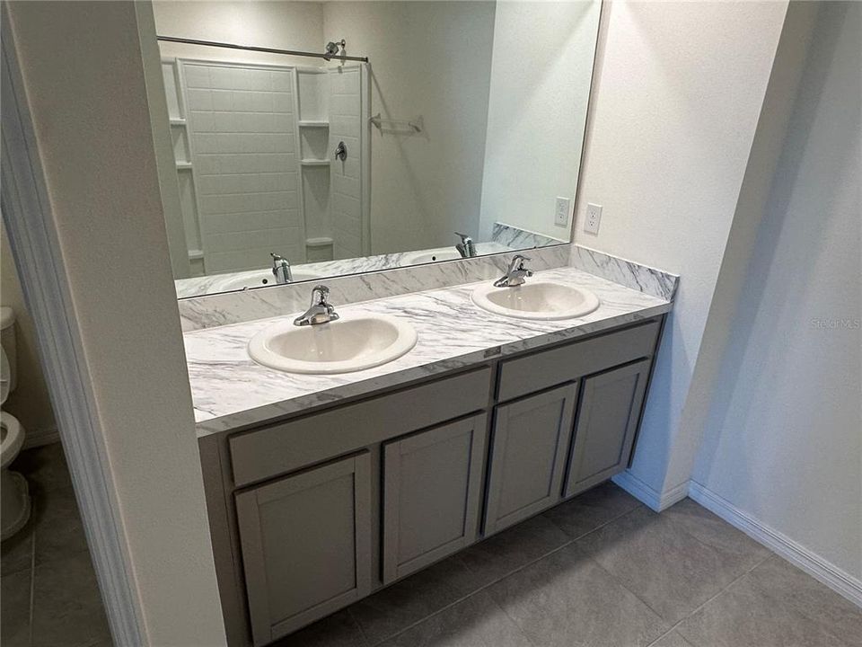 For Rent: $2,575 (5 beds, 3 baths, 2522 Square Feet)