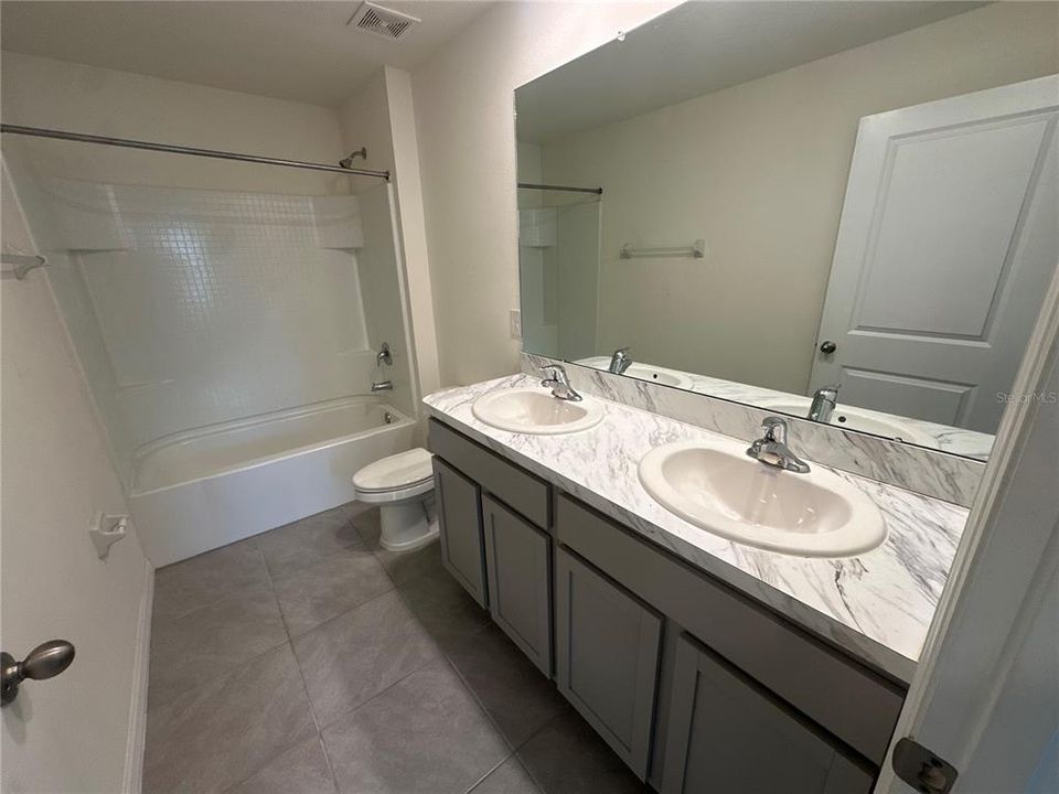 For Rent: $2,575 (5 beds, 3 baths, 2522 Square Feet)