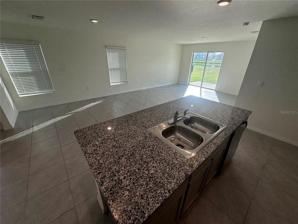 For Rent: $2,575 (5 beds, 3 baths, 2522 Square Feet)