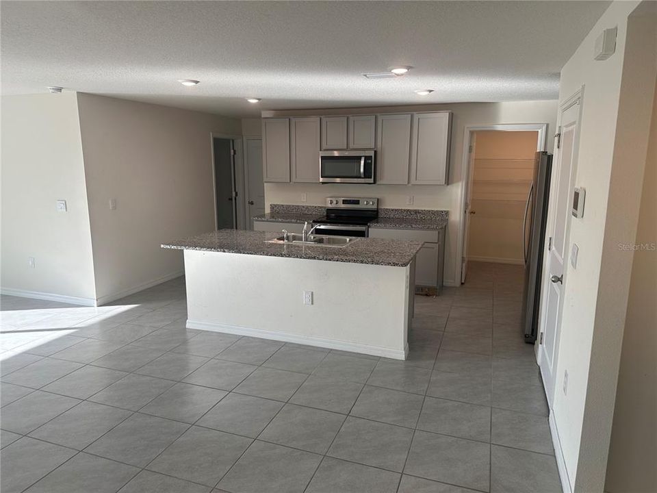 For Rent: $2,575 (5 beds, 3 baths, 2522 Square Feet)