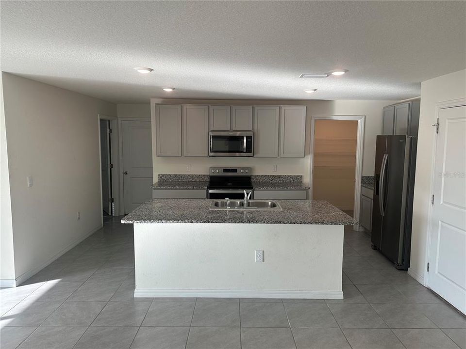 For Rent: $2,575 (5 beds, 3 baths, 2522 Square Feet)