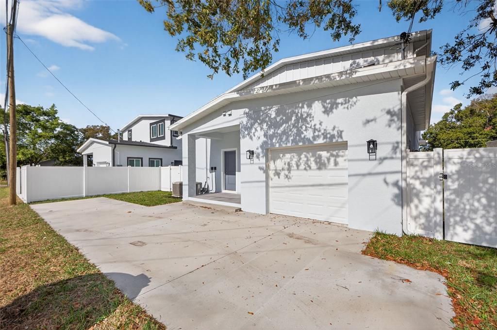 For Sale: $839,000 (4 beds, 3 baths, 2559 Square Feet)