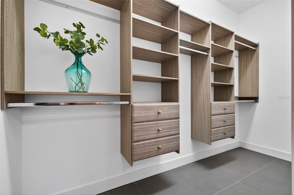 For Sale: $839,000 (4 beds, 3 baths, 2559 Square Feet)