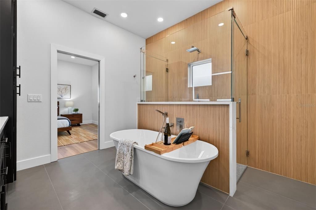 For Sale: $839,000 (4 beds, 3 baths, 2559 Square Feet)