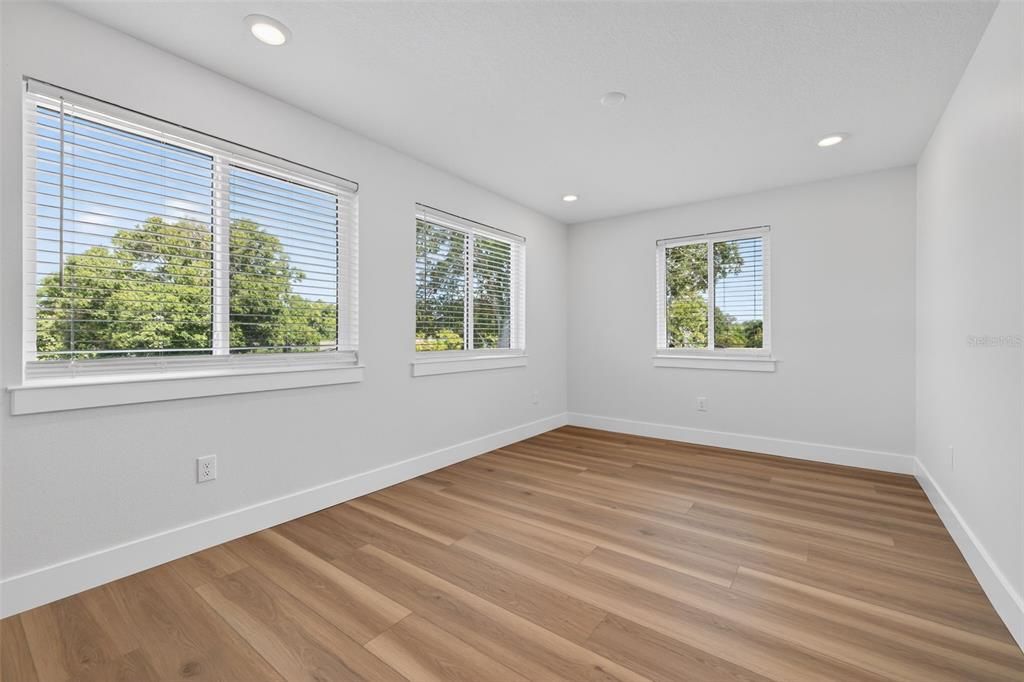 For Sale: $839,000 (4 beds, 3 baths, 2559 Square Feet)