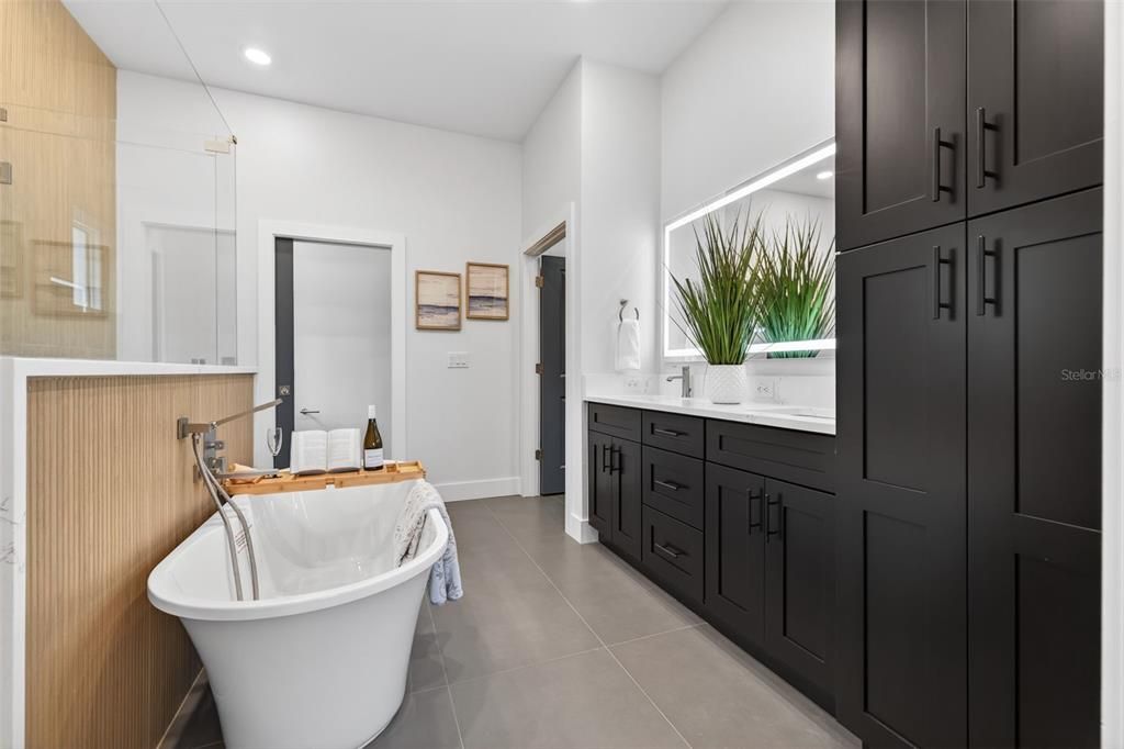 For Sale: $839,000 (4 beds, 3 baths, 2559 Square Feet)