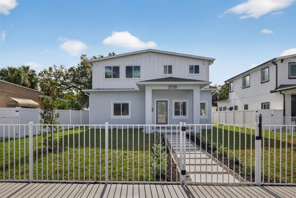 For Sale: $839,000 (4 beds, 3 baths, 2559 Square Feet)