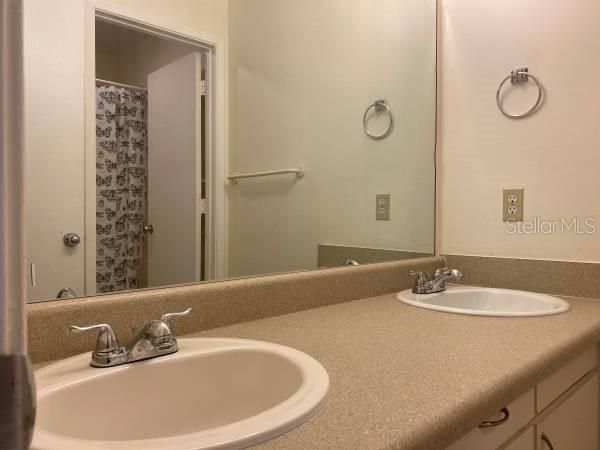 На продажу: $190,000 (4 спален, 2 ванн, 1177 Квадратных фут)