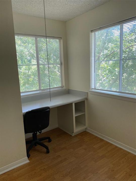 На продажу: $190,000 (4 спален, 2 ванн, 1177 Квадратных фут)