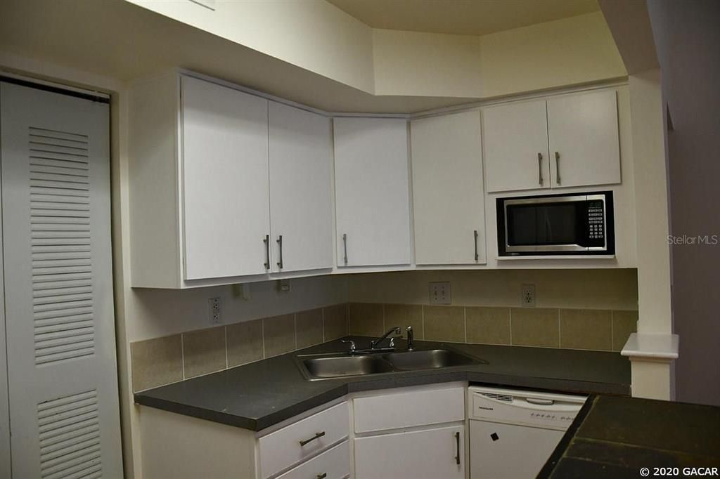 На продажу: $190,000 (4 спален, 2 ванн, 1177 Квадратных фут)