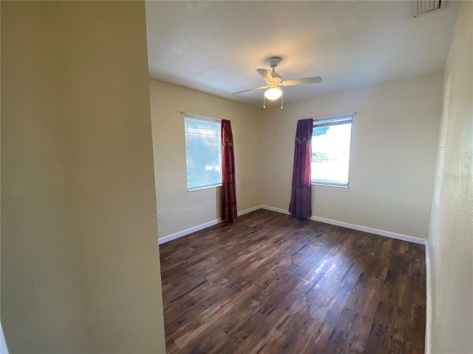 出租: $1,500 (3 贝兹, 1 浴室, 1044 平方英尺)