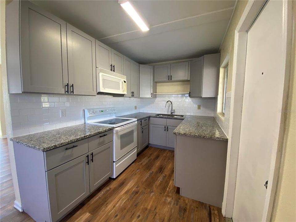 出租: $1,500 (3 贝兹, 1 浴室, 1044 平方英尺)