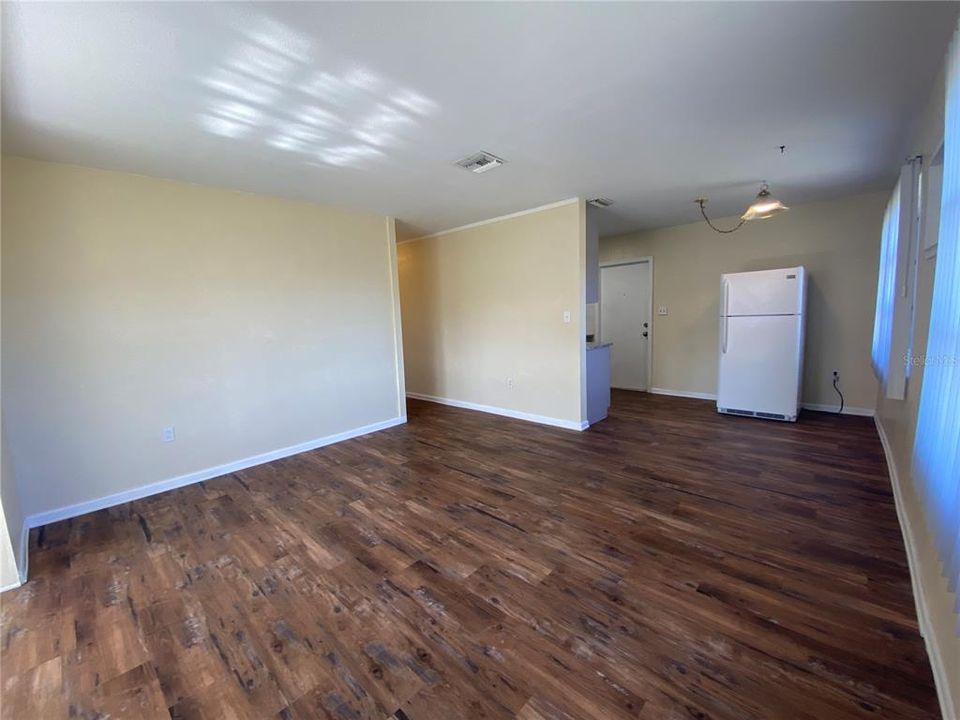 出租: $1,500 (3 贝兹, 1 浴室, 1044 平方英尺)