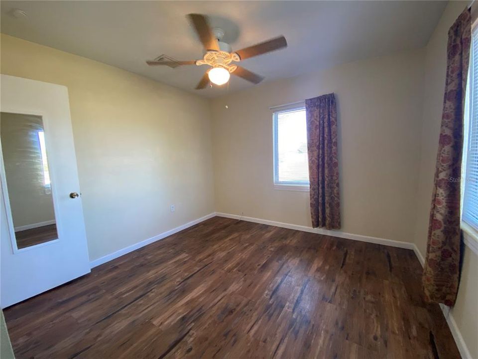 出租: $1,500 (3 贝兹, 1 浴室, 1044 平方英尺)