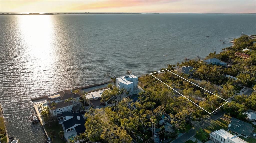 待售: $5,500,000 (0.82 acres)