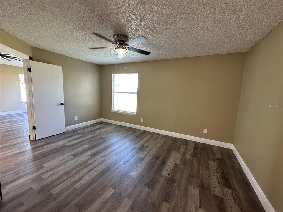 En Venta: $389,900 (4 camas, 2 baños, 1438 Pies cuadrados)