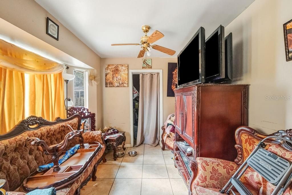 En Venta: $270,000 (3 camas, 2 baños, 1315 Pies cuadrados)