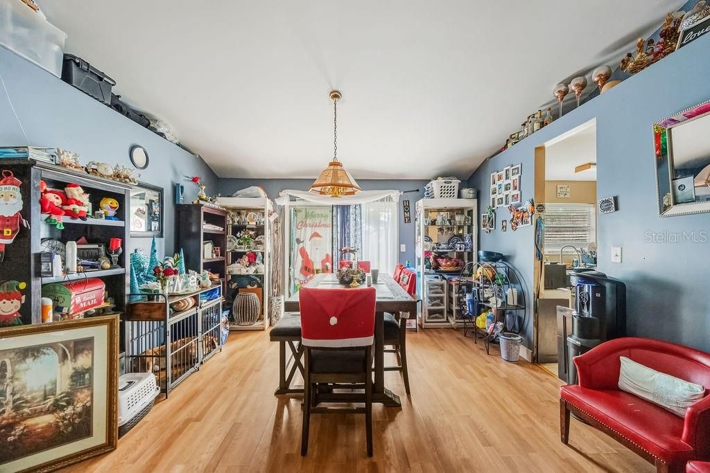 En Venta: $270,000 (3 camas, 2 baños, 1315 Pies cuadrados)