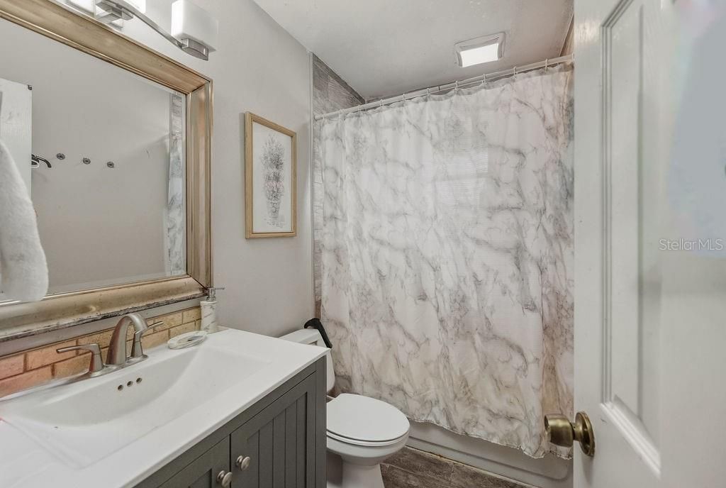 En Venta: $270,000 (3 camas, 2 baños, 1315 Pies cuadrados)